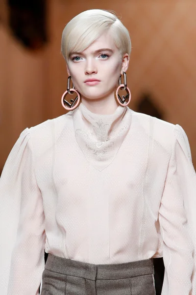 Look 30